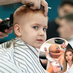 Chłopiec z niebieskimi oczami u fryzjera. Czy obcinanie włosów dziecku wzmacnia je? W tle widać kobietę z niemowlęciem.