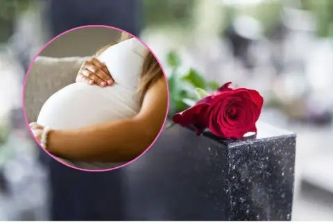 Kobieta w ciąży na pogrzebie, z dłonią na brzuchu, obok czerwonej róży na nagrobku.