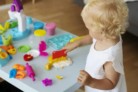 Jak zrobić matę sensoryczną, która wspiera rozwój dzieci i relaksuje