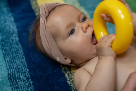 Zaburzenia sensoryczne u niemowląt objawy: Co może niepokoić rodziców?