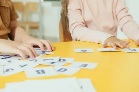 Klasa integracyjna za i przeciw: zalety i wady, które musisz znać