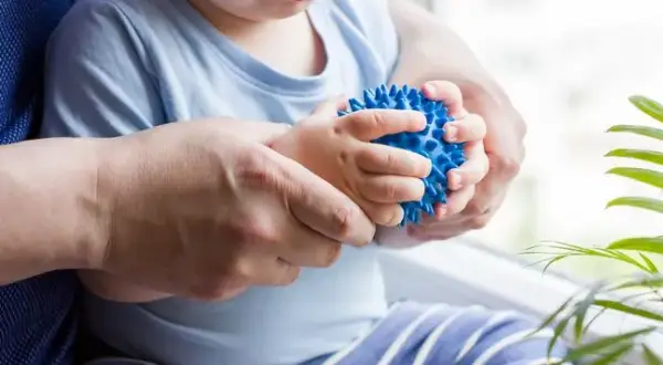 Piłeczki sensoryczne dla niemowląt od kiedy? Odkryj zalety dla rozwoju