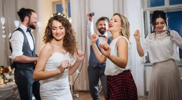 Tańce integracyjne przykłady, które zjednoczą Twoją grupę w zabawie
