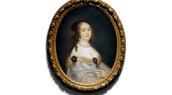 Portret damy w perłach i ozdobach, przypominającej damę z epoki, której szlacheckie imiona żeńskie brzmiały jak Izabela czy Konstancja.