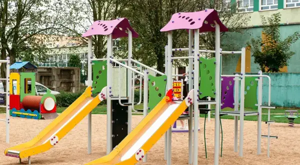 Jak zrobić karuzelę na plac zabaw - bezpieczne kroki i materiały