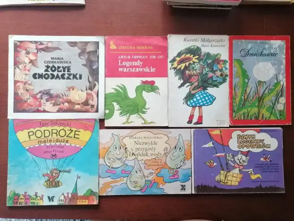 Książki dla dzieci PRL: "Żółte chodaczki", "Legendy warszawskie", "Kwiatki Małgorzatki", "Dmichawiec", "Podróże małe i duże", "Niezwykłe przygody kropelek wody", "Bajki i legendy opowieści".
