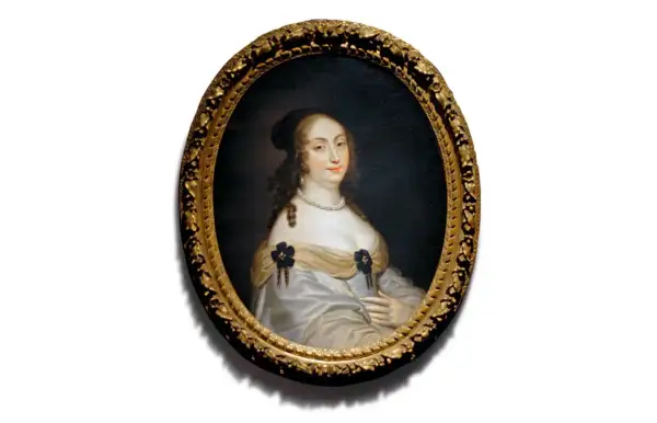 Portret damy w perłach i ozdobach, przypominającej damę z epoki, której szlacheckie imiona żeńskie brzmiały jak Izabela czy Konstancja.